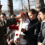 Цветы молодежи от ДОСААФ г.Туапсе в честь 88-летия ОСОАВИОХИМ-ДОСААФ